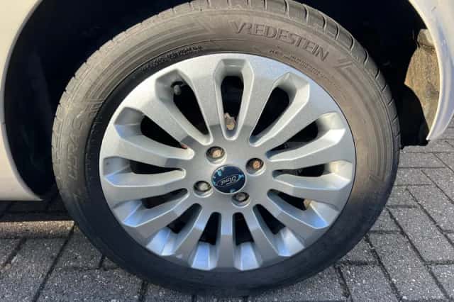 Ford Ka (2011) thumbnail 5