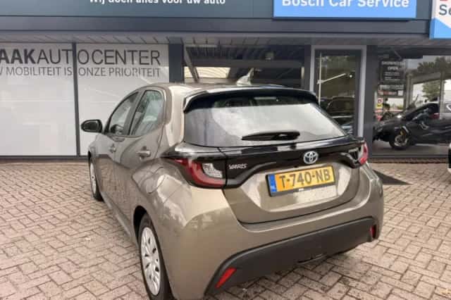 Toyota Yaris (2023) thumbnail 3