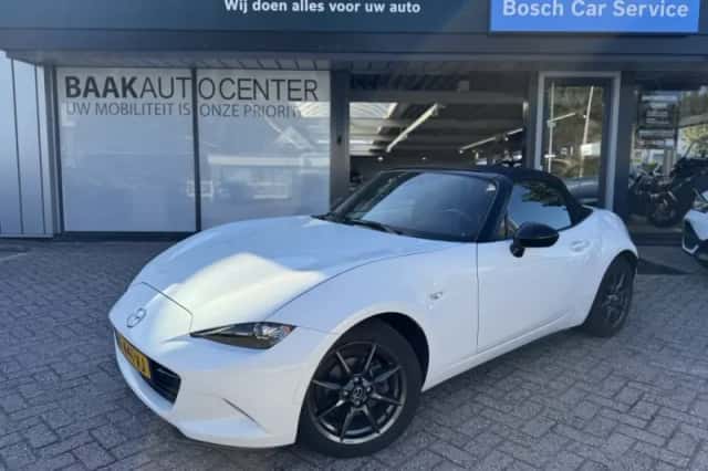 Mazda MX-5 (2017) thumbnail 1