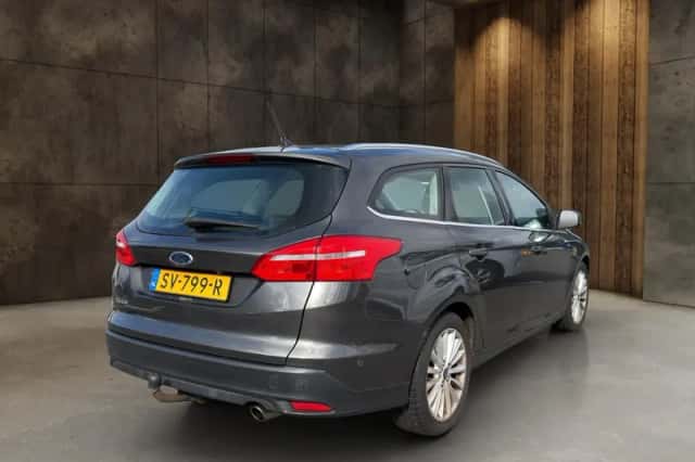 Ford Focus (2018) thumbnail 3