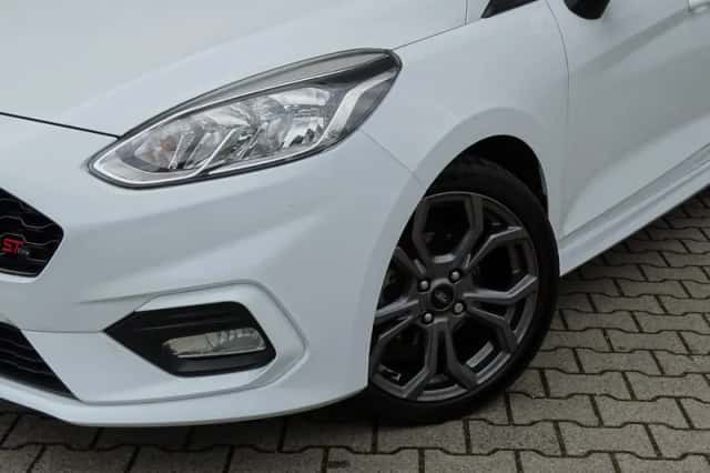 Ford Fiesta (2017) thumbnail 4