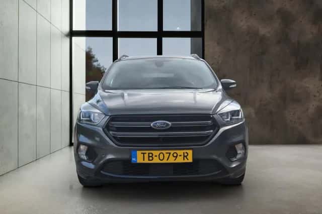Ford Kuga (2018) thumbnail 2