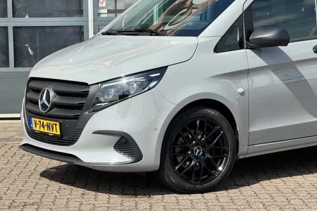 Mercedes-Benz Vito (2024) thumbnail 3