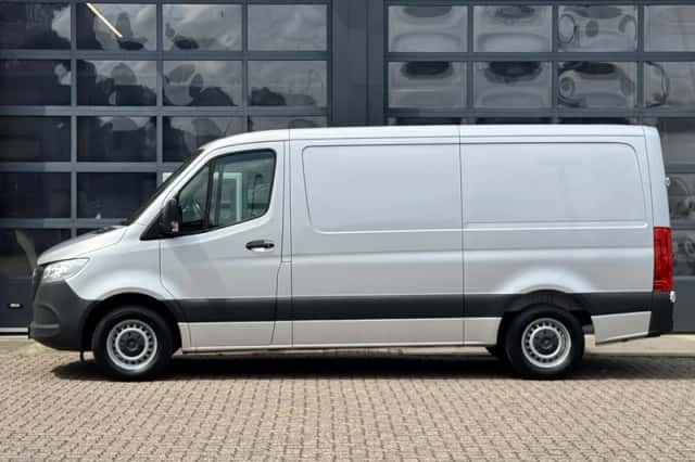 Mercedes-Benz Sprinter (2021) thumbnail 3