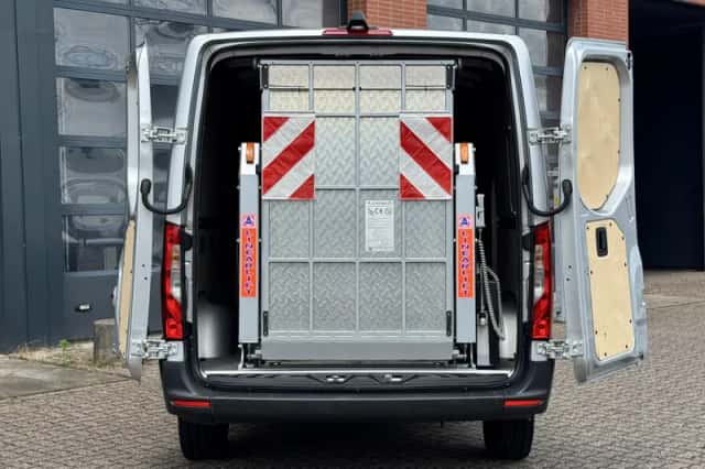Mercedes-Benz Sprinter (2021) thumbnail 4