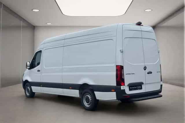 Mercedes-Benz Sprinter (2024) thumbnail 2