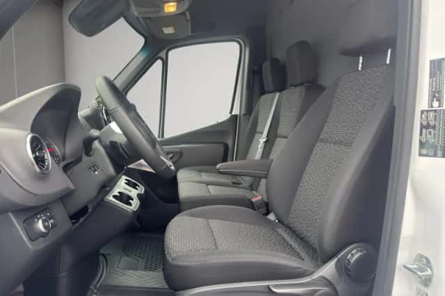 Mercedes-Benz Sprinter (2024) thumbnail 4