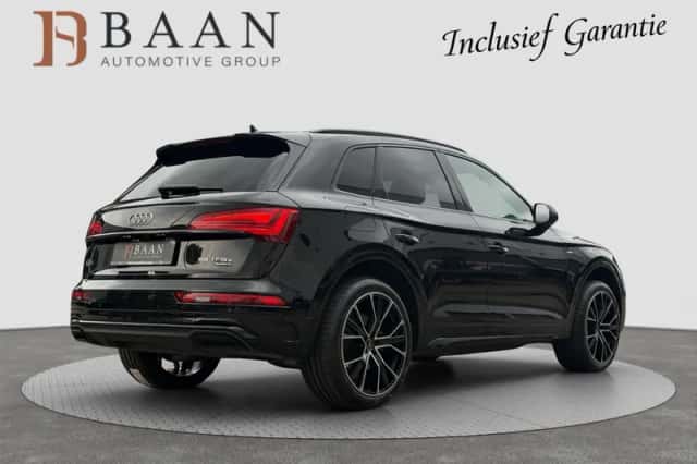 Audi Q5 (2023) thumbnail 2