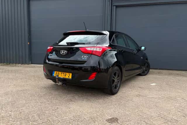Hyundai i30 (2012) thumbnail 3