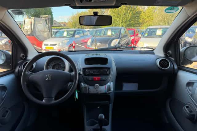 Peugeot 107 (2007) thumbnail 2