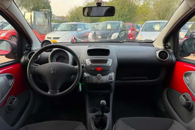 Peugeot 107 (2010) thumbnail 2