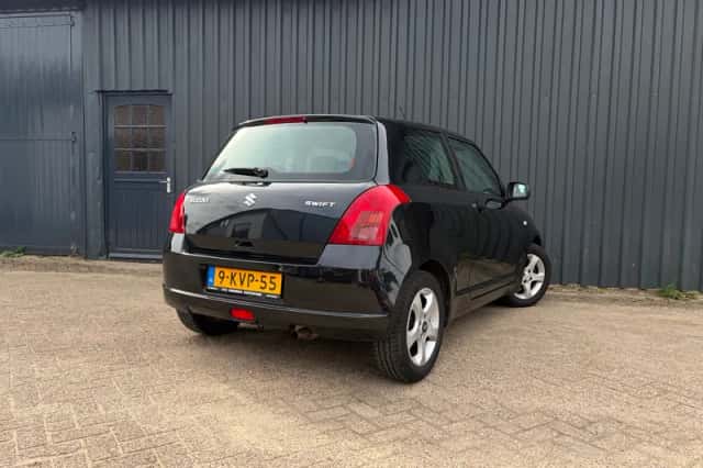 Suzuki Swift (2007) thumbnail 3