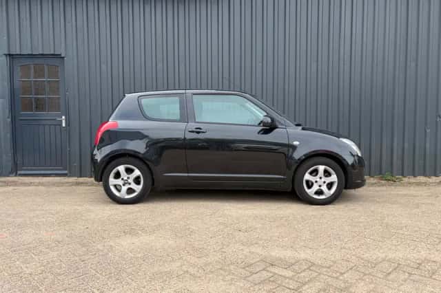 Suzuki Swift (2007) thumbnail 4