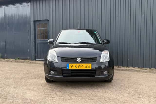 Suzuki Swift (2007) thumbnail 5