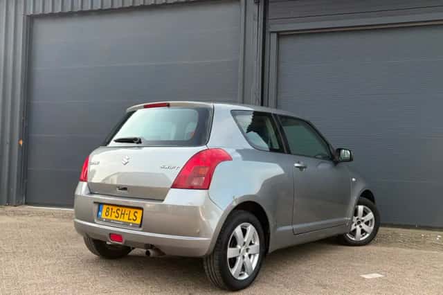 Suzuki Swift (2006) thumbnail 3