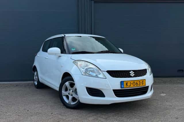 Suzuki Swift (2010) thumbnail 5