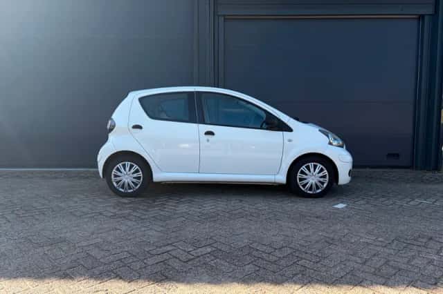 Toyota Aygo (2012) thumbnail 4