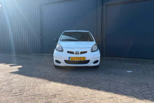 Toyota Aygo (2012) thumbnail 5