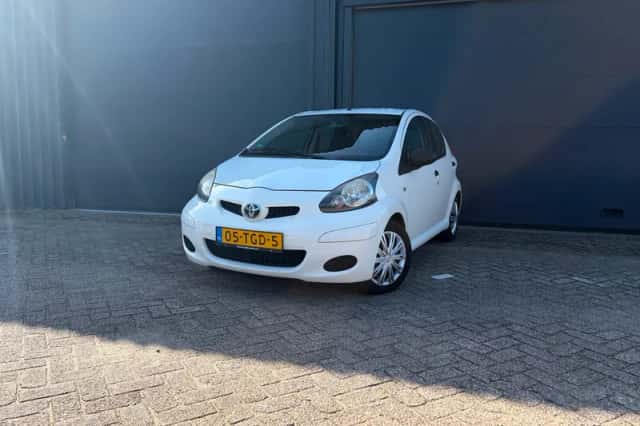 Toyota Aygo (2012) thumbnail 6