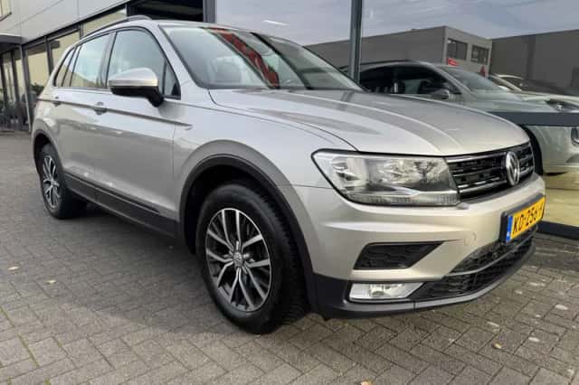 Volkswagen Tiguan (2016) thumbnail 2