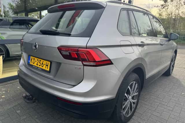 Volkswagen Tiguan (2016) thumbnail 5