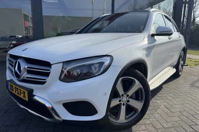 Mercedes-Benz GLC-Klasse (2016) thumbnail 1