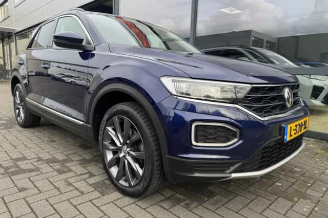 Volkswagen T-Roc (2019) thumbnail 2