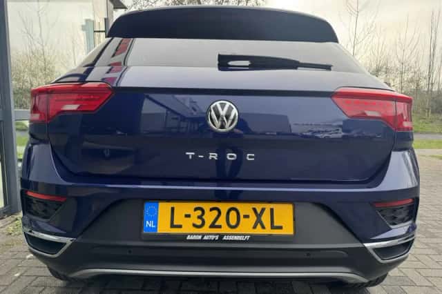 Volkswagen T-Roc (2019) thumbnail 4