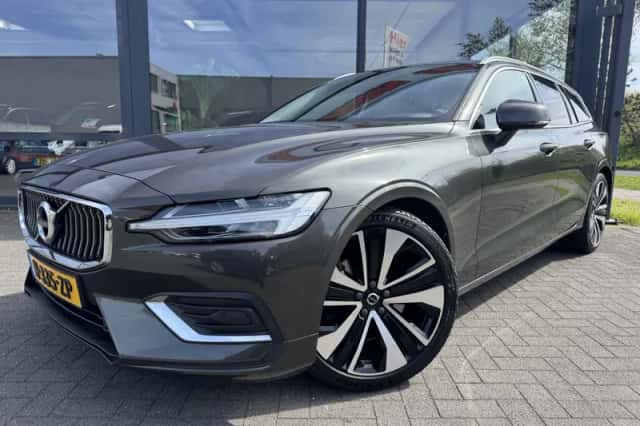 Volvo V60 (2022) thumbnail 1