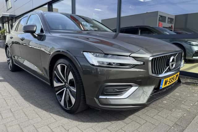 Volvo V60 (2022) thumbnail 2