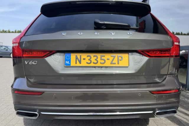 Volvo V60 (2022) thumbnail 4
