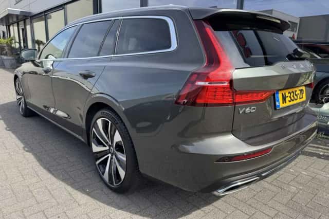 Volvo V60 (2022) thumbnail 5