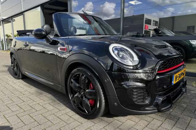 MINI Cooper (2016) thumbnail 2