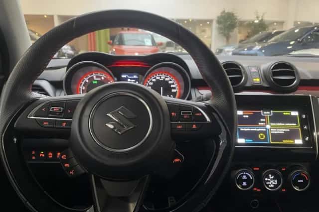 Suzuki Swift (2024) thumbnail 4