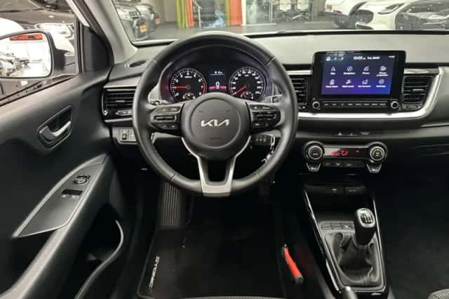 Kia Stonic (2023) thumbnail 2