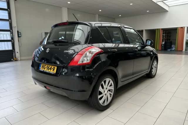 Suzuki Swift (2015) thumbnail 3