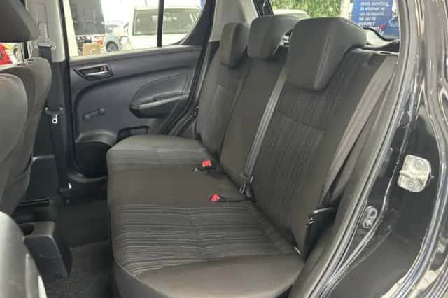 Suzuki Swift (2015) thumbnail 6