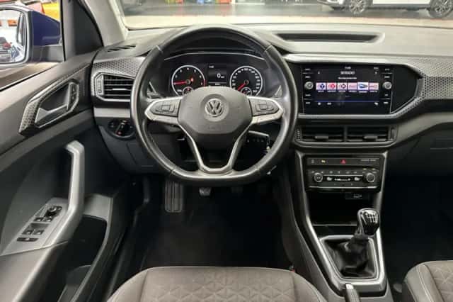 Volkswagen T-Cross (2019) thumbnail 2
