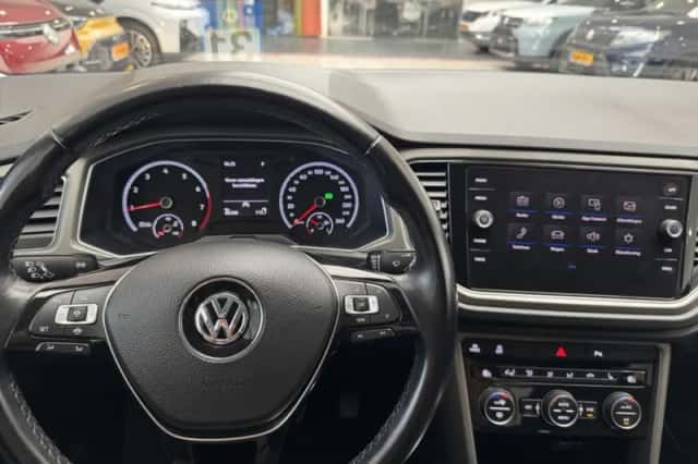 Volkswagen T-Roc (2020) thumbnail 3