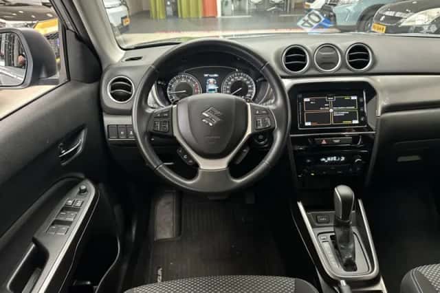 Suzuki Vitara (2021) thumbnail 2
