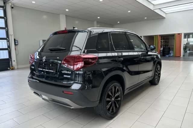 Suzuki Vitara (2023) thumbnail 3