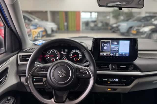 Suzuki Swift (2025) thumbnail 2