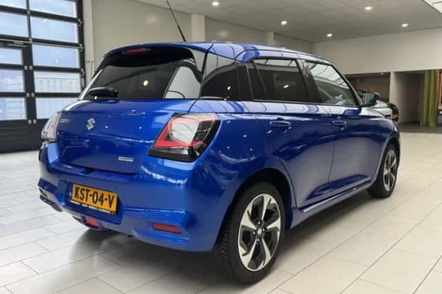 Suzuki Swift (2025) thumbnail 3