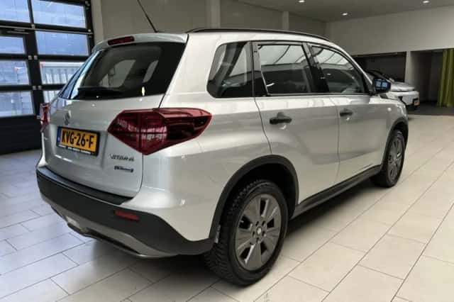 Suzuki Vitara (2022) thumbnail 3