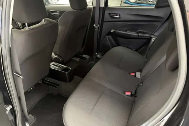 Suzuki Swift (2018) thumbnail 6