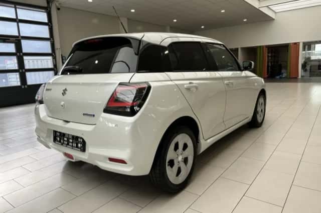 Suzuki Swift (2025) thumbnail 3