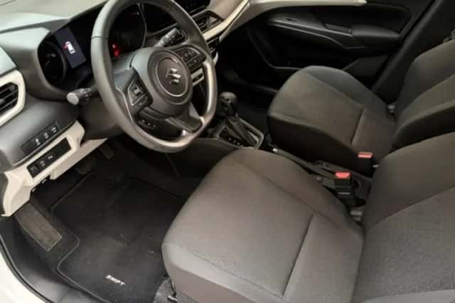 Suzuki Swift (2025) thumbnail 4
