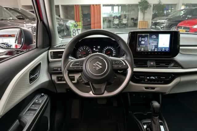 Suzuki Swift (2024) thumbnail 2