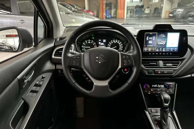 Suzuki S-Cross (2025) thumbnail 2