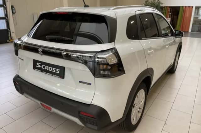 Suzuki S-Cross (2025) thumbnail 3